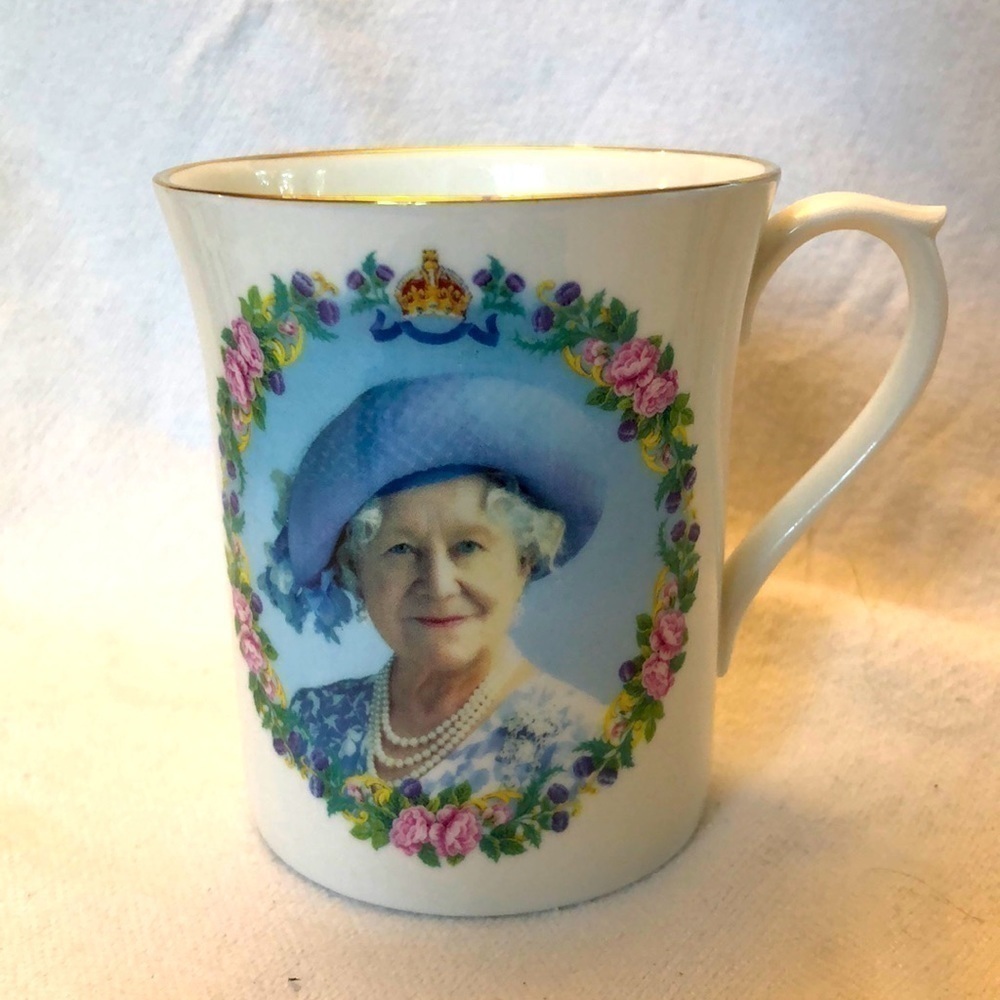 Commemorative souvenir of queen mother’s life mug